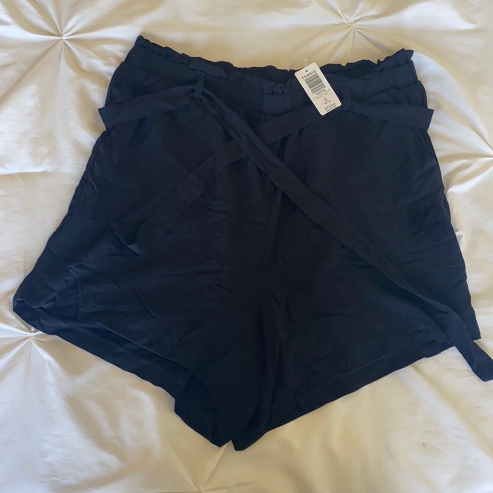 Black Flowy Paperbag Torrid Shorts Size 1X (14-16)